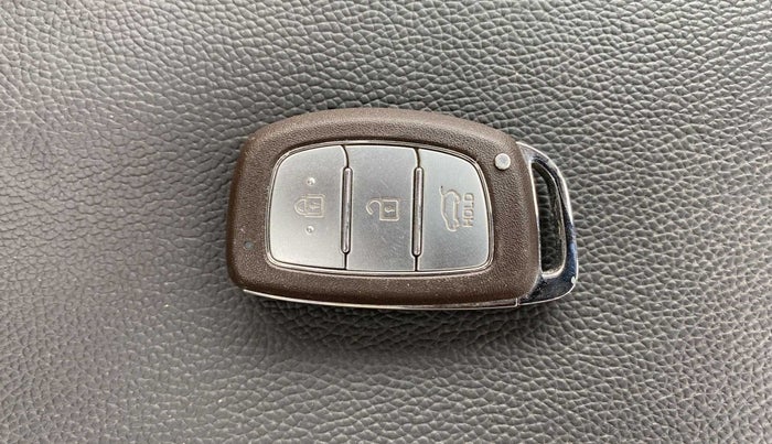 2018 Hyundai Elite i20 ASTA 1.2 (O), Petrol, Manual, 71,312 km, Key Close Up