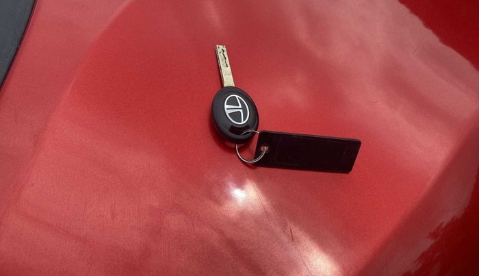 2020 Tata ALTROZ XE PETROL, Petrol, Manual, 23,192 km, Key Close Up