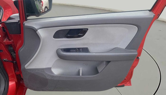 2020 Tata ALTROZ XE PETROL, Petrol, Manual, 23,192 km, Driver Side Door Panels Control