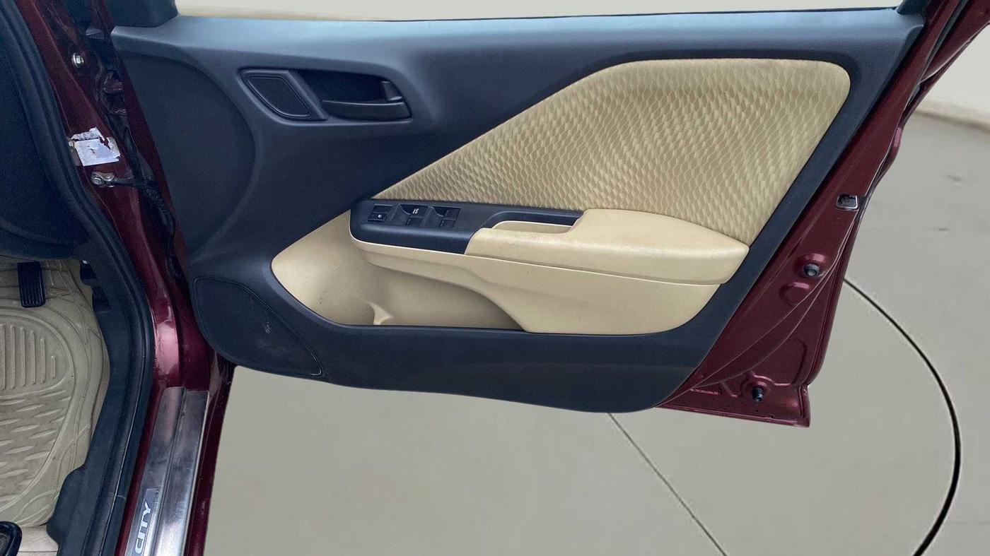 2015 Honda City 1.5L I-VTEC S MT, CNG, Manual, 47,553 km, Driver Side Door Panels Control