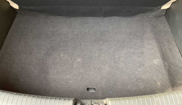 2020 Hyundai Grand i10 SPORTZ 1.2 KAPPA VTVT, Petrol, Manual, 16,292 km, Boot Inside