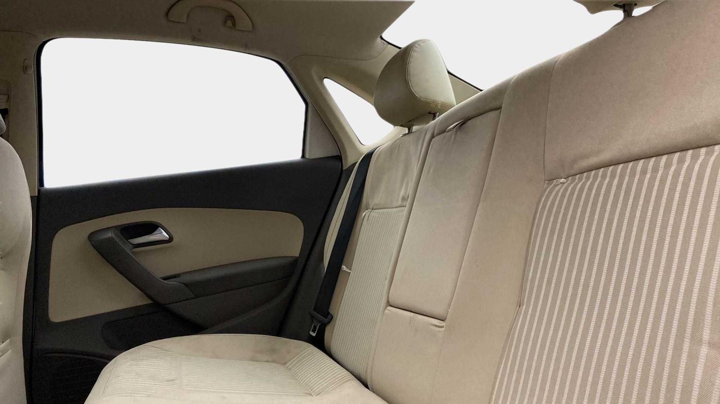 2013 Volkswagen Vento HIGHLINE 1.6 MPI, Petrol, Manual, 1,00,021 km, Right Side Rear Door Cabin