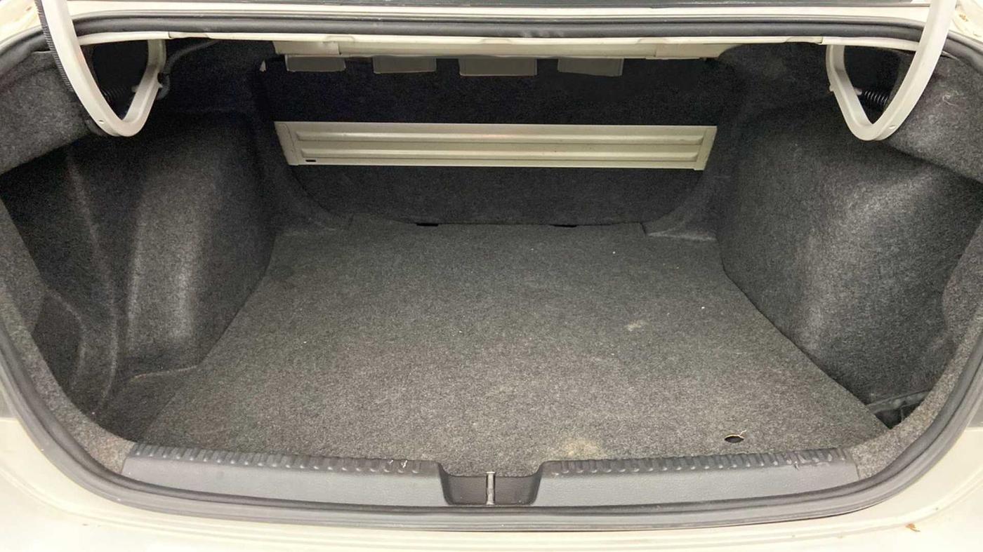 2013 Volkswagen Vento HIGHLINE 1.6 MPI, Petrol, Manual, 1,00,021 km, Boot Inside
