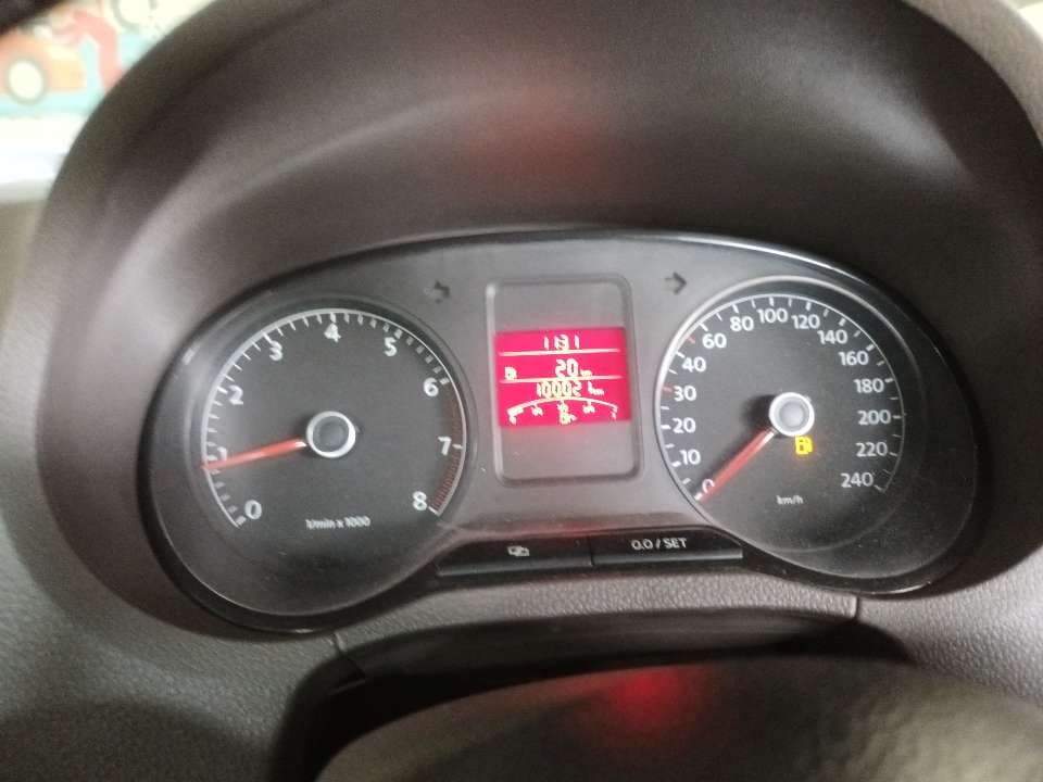 2013 Volkswagen Vento HIGHLINE 1.6 MPI, Petrol, Manual, 1,00,021 km, Odometer Image