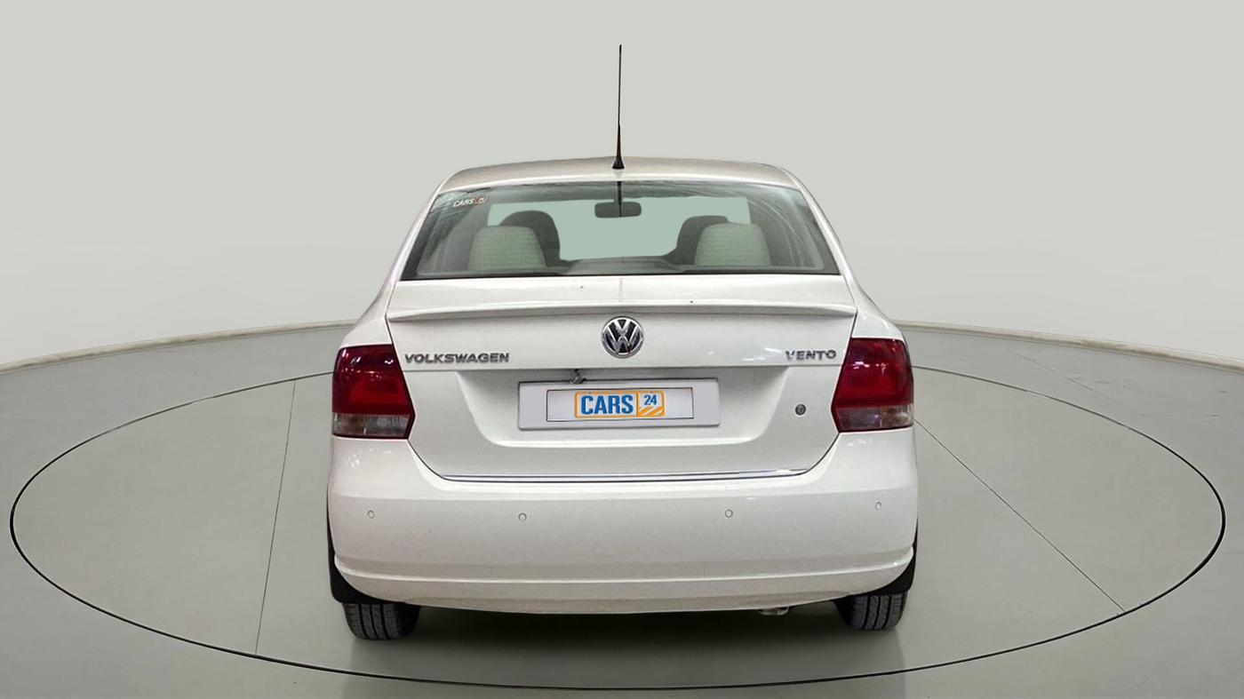 2013 Volkswagen Vento HIGHLINE 1.6 MPI, Petrol, Manual, 1,00,021 km, Back/Rear