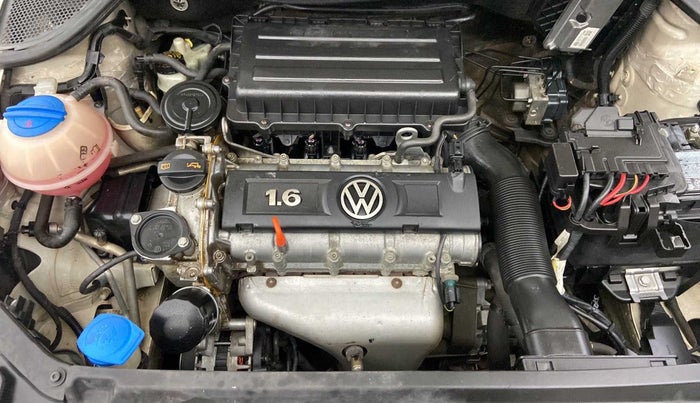 2013 Volkswagen Vento HIGHLINE 1.6 MPI, Petrol, Manual, 1,00,021 km, Open Bonet