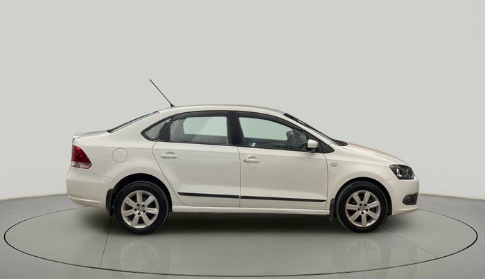 2013 Volkswagen Vento HIGHLINE 1.6 MPI, Petrol, Manual, 1,00,021 km, Right Side View