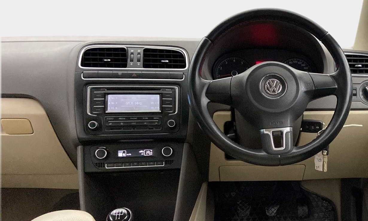 2013 Volkswagen Vento HIGHLINE 1.6 MPI, Petrol, Manual, 1,00,021 km, Steering Wheel Close Up