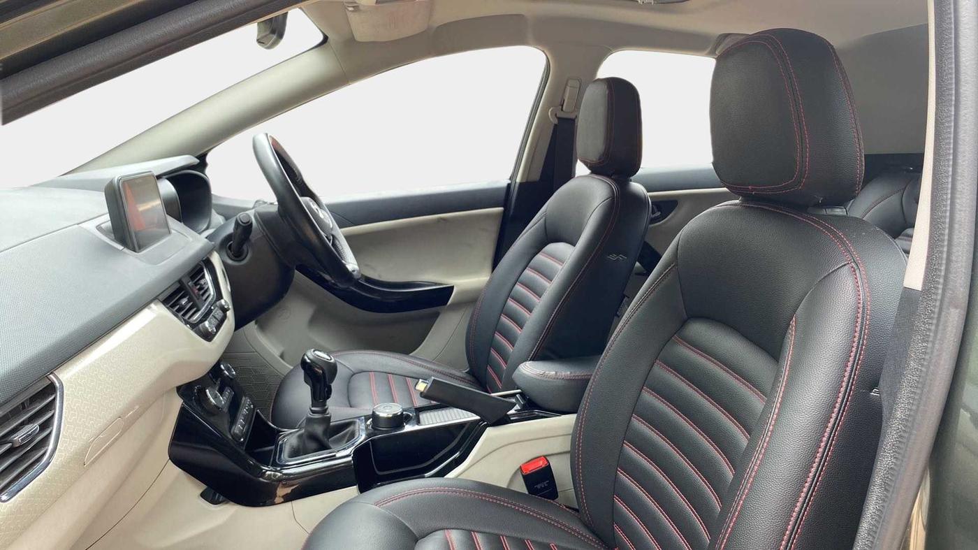 2020 Tata NEXON XZ PLUS (O) PETROL DUAL TONE, Petrol, Manual, 22,741 km, Right Side Front Door Cabin