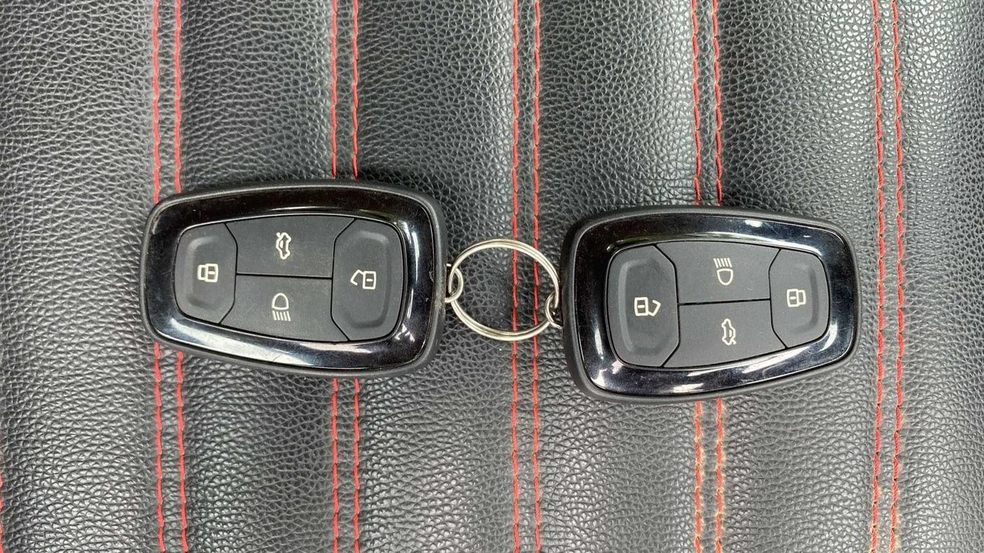2020 Tata NEXON XZ PLUS (O) PETROL DUAL TONE, Petrol, Manual, 22,741 km, Key Close Up