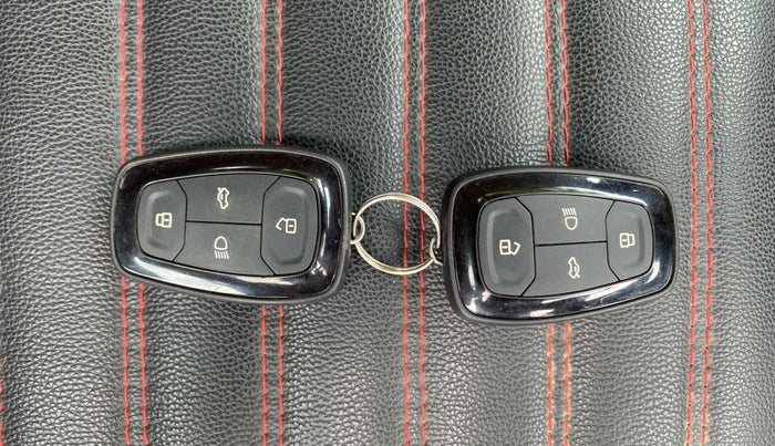 2020 Tata NEXON XZ PLUS (O) PETROL DUAL TONE, Petrol, Manual, 22,741 km, Key Close Up