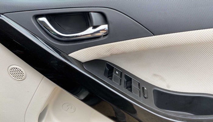 2020 Tata NEXON XZ PLUS (O) PETROL DUAL TONE, Petrol, Manual, 22,741 km, Driver Side Door Panels Control