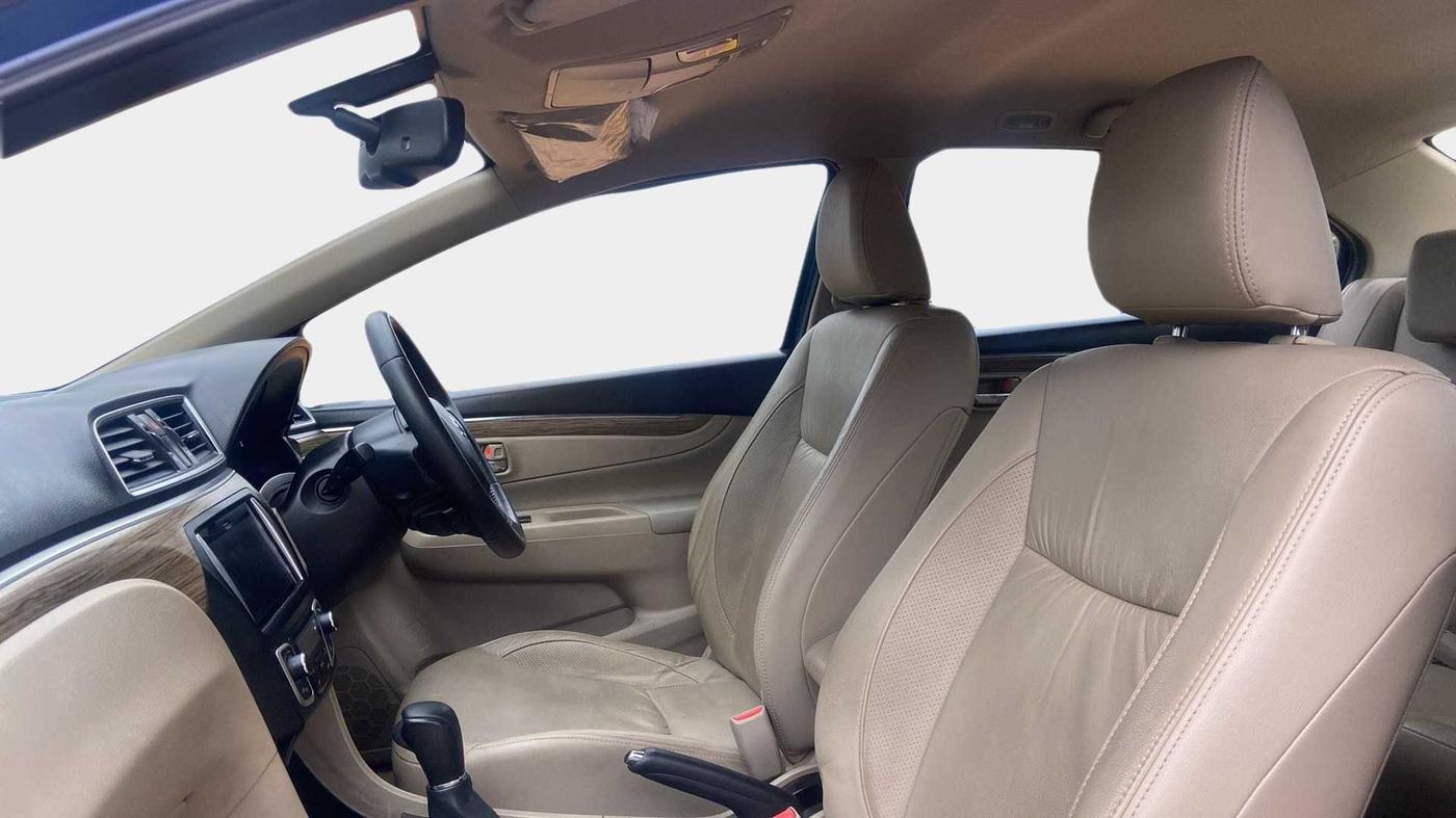 2019 Maruti Ciaz ALPHA  AT 1.5 SHVS PETROL, Petrol, Automatic, 41,774 km, Right Side Front Door Cabin