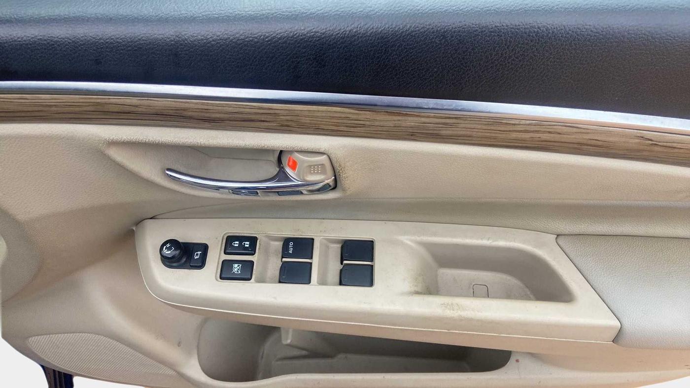 2019 Maruti Ciaz ALPHA  AT 1.5 SHVS PETROL, Petrol, Automatic, 41,774 km, Driver Side Door Panels Control