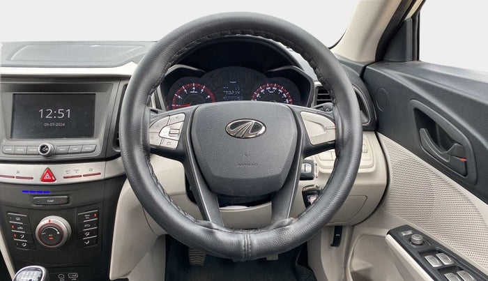 2020 Mahindra XUV300 W6 1.2 PETROL, Petrol, Manual, 20,986 km, Steering Wheel Close Up