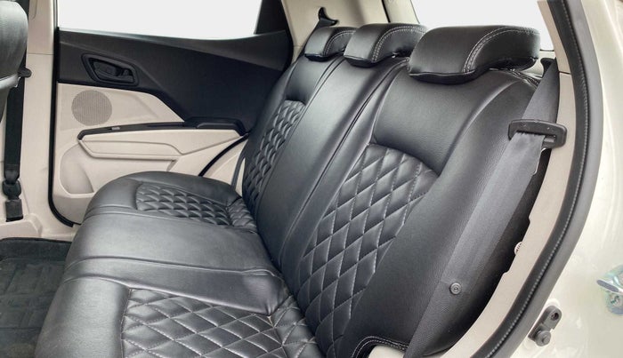 2020 Mahindra XUV300 W6 1.2 PETROL, Petrol, Manual, 20,986 km, Right Side Rear Door Cabin