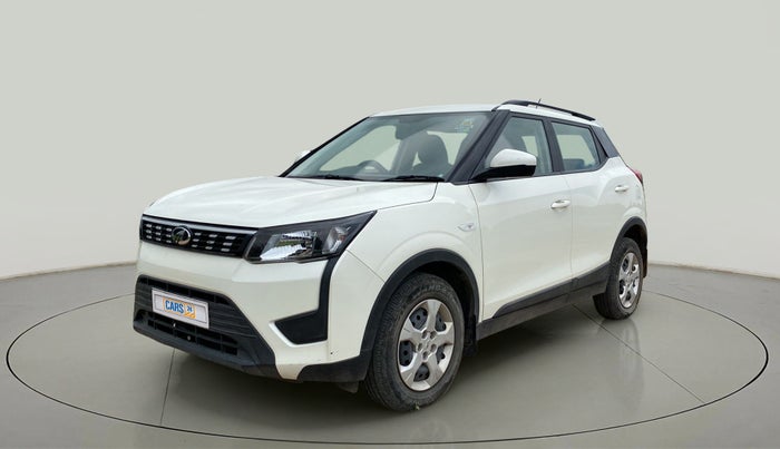 2020 Mahindra XUV300 W6 1.2 PETROL, Petrol, Manual, 20,986 km, Left Front Diagonal