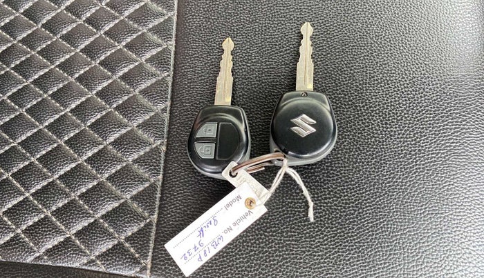 2016 Maruti Swift VXI, Petrol, Manual, 18,603 km, Key Close Up