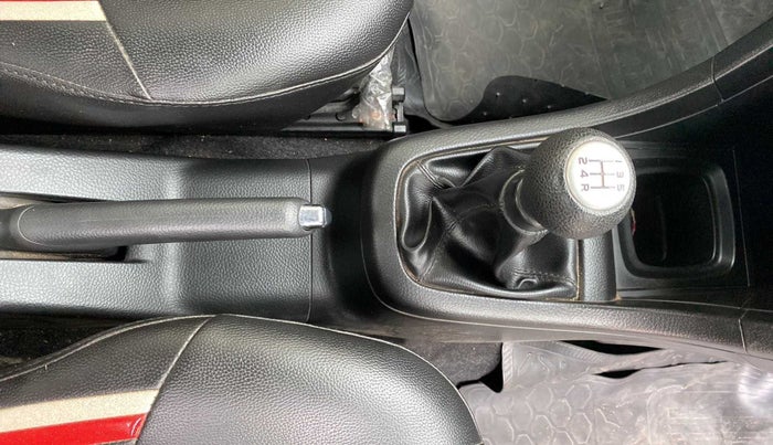 2016 Maruti Swift VXI, Petrol, Manual, 18,603 km, Gear Lever