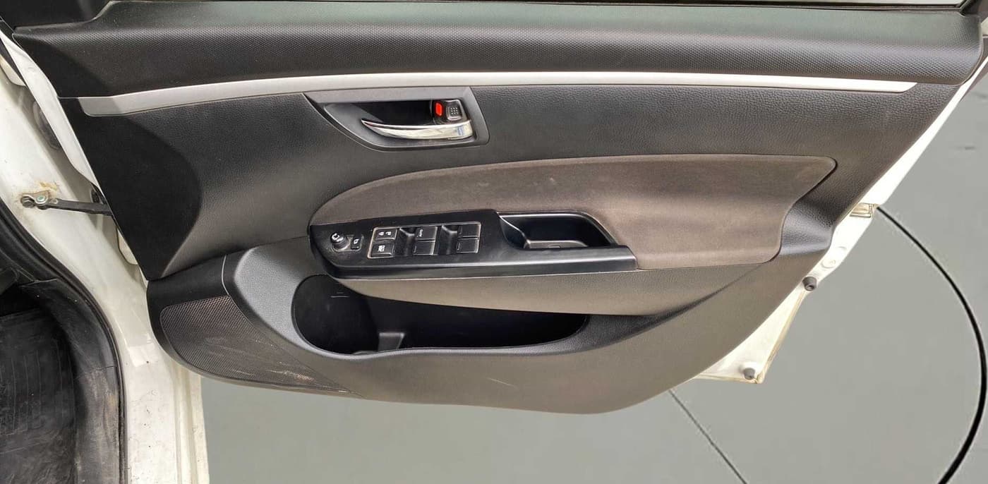 2016 Maruti Swift VXI, Petrol, Manual, 18,603 km, Driver Side Door Panels Control