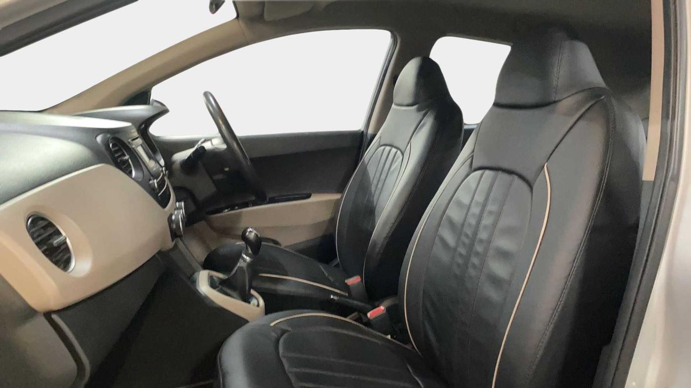 2016 Hyundai Grand i10 SPORTZ 1.2 KAPPA VTVT, CNG, Manual, 58,728 km, Right Side Front Door Cabin