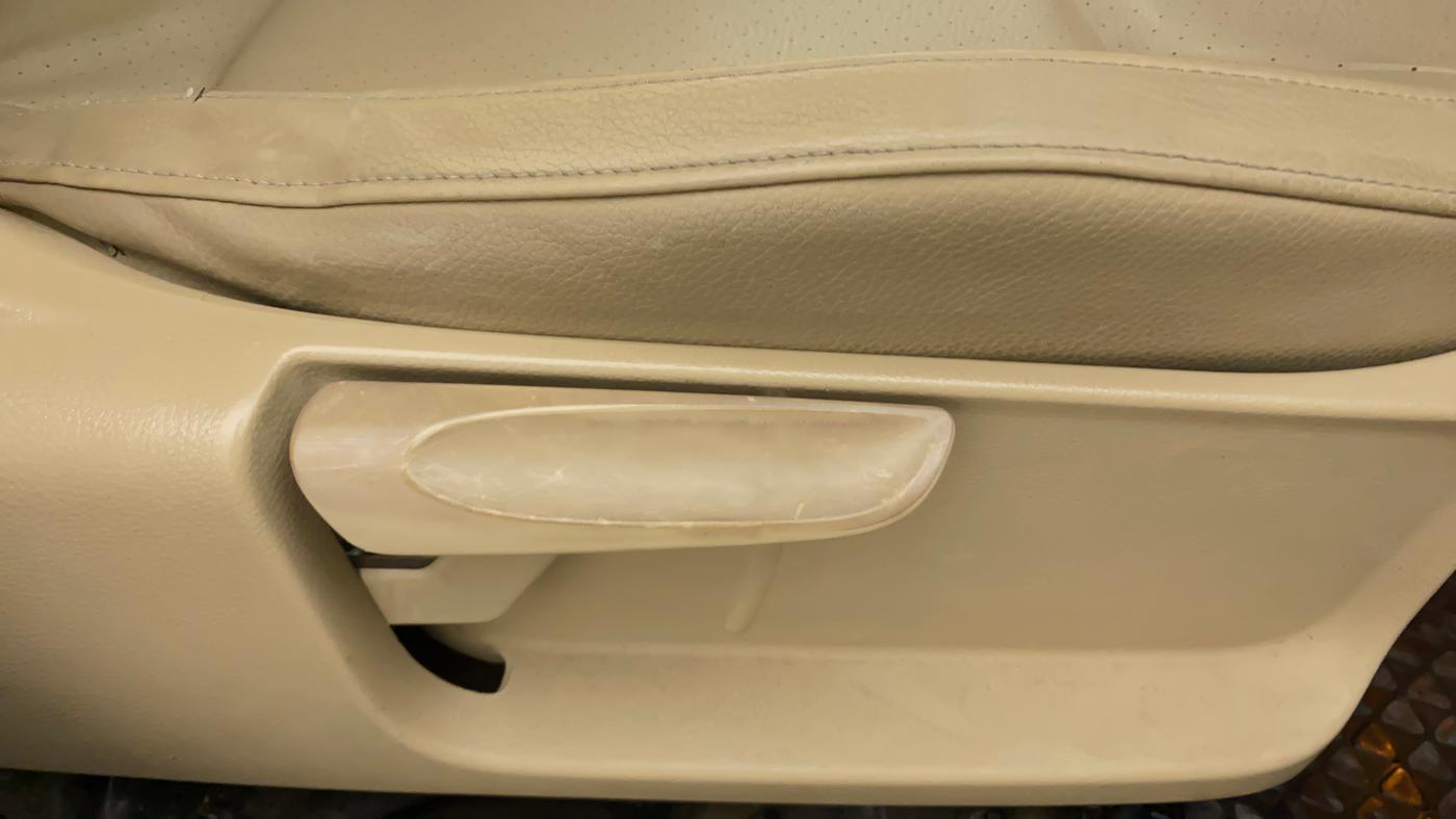 2016 Volkswagen Vento HIGHLINE 1.5 AT, Diesel, Automatic, 1,12,963 km, Driver Side Adjustment Panel