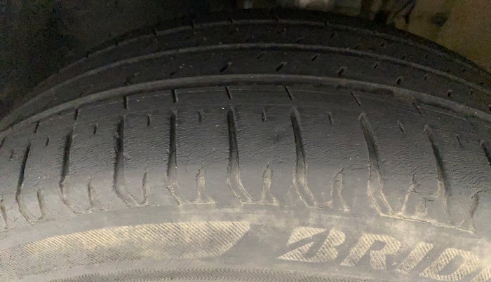 2016 Volkswagen Vento HIGHLINE 1.5 AT, Diesel, Automatic, 1,12,963 km, Left Front Tyre Tread