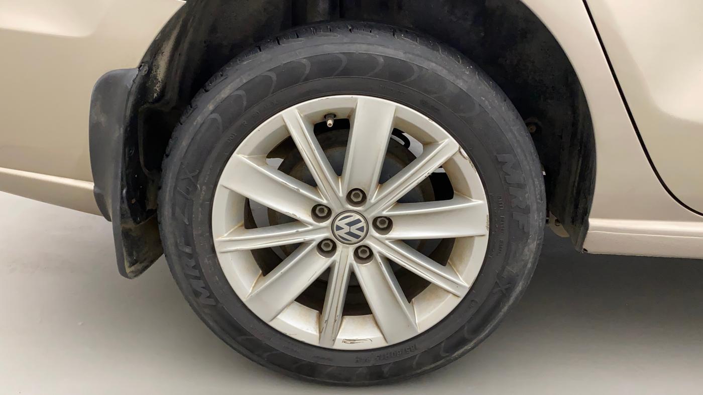 2016 Volkswagen Vento HIGHLINE 1.5 AT, Diesel, Automatic, 1,12,963 km, Right Rear Wheel