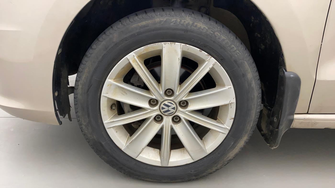 2016 Volkswagen Vento HIGHLINE 1.5 AT, Diesel, Automatic, 1,12,963 km, Left Front Wheel