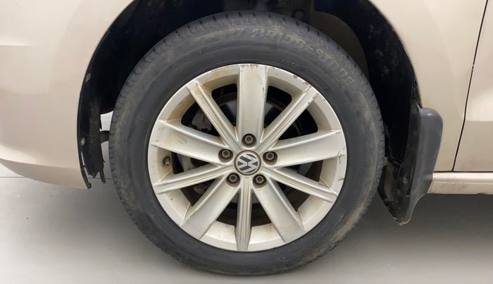 2016 Volkswagen Vento HIGHLINE 1.5 AT, Diesel, Automatic, 1,12,963 km, Left Front Wheel