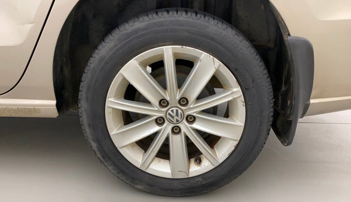 2016 Volkswagen Vento HIGHLINE 1.5 AT, Diesel, Automatic, 1,12,963 km, Left Rear Wheel