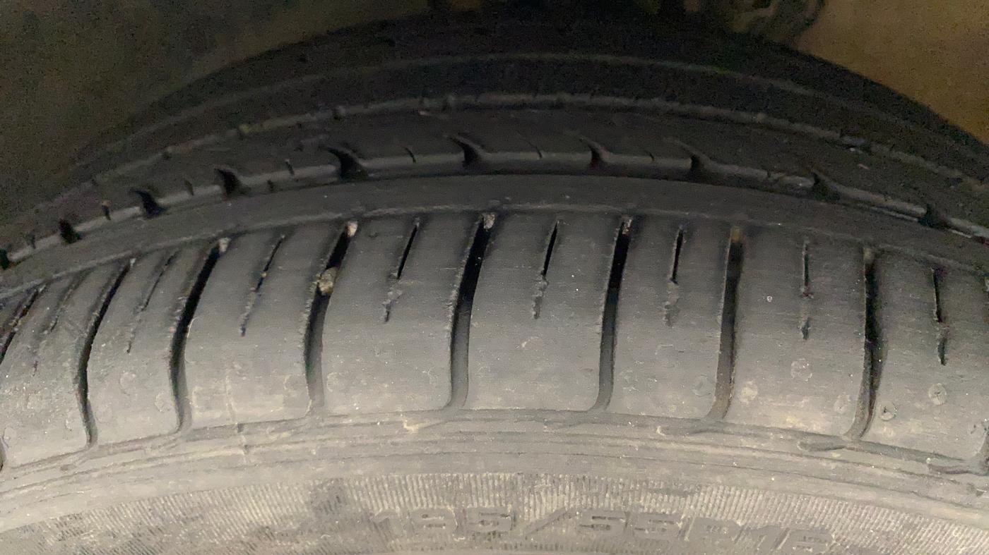 2020 Volkswagen Polo HIGHLINE PLUS 1.0, Petrol, Manual, 19,631 km, Left Front Tyre Tread