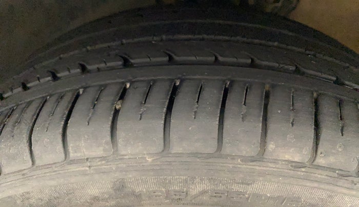 2020 Volkswagen Polo HIGHLINE PLUS 1.0, Petrol, Manual, 19,631 km, Left Front Tyre Tread