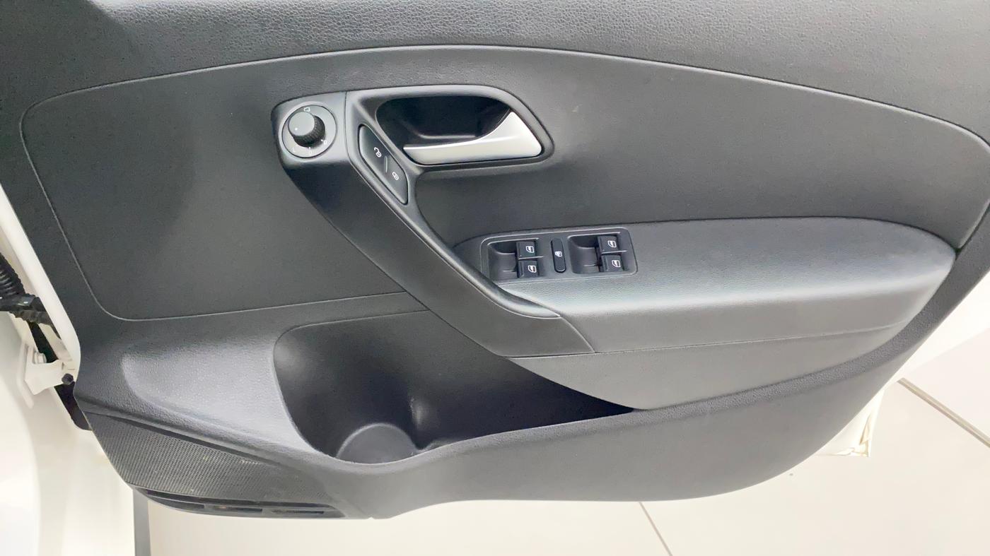 2020 Volkswagen Polo HIGHLINE PLUS 1.0, Petrol, Manual, 19,631 km, Driver Side Door Panels Control