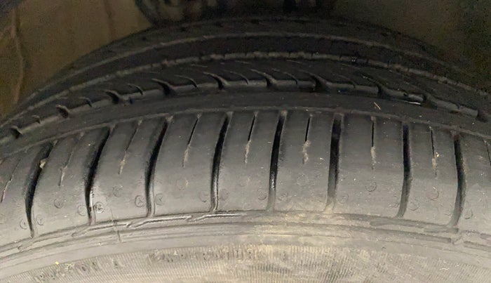 2020 Volkswagen Polo HIGHLINE PLUS 1.0, Petrol, Manual, 19,631 km, Right Front Tyre Tread