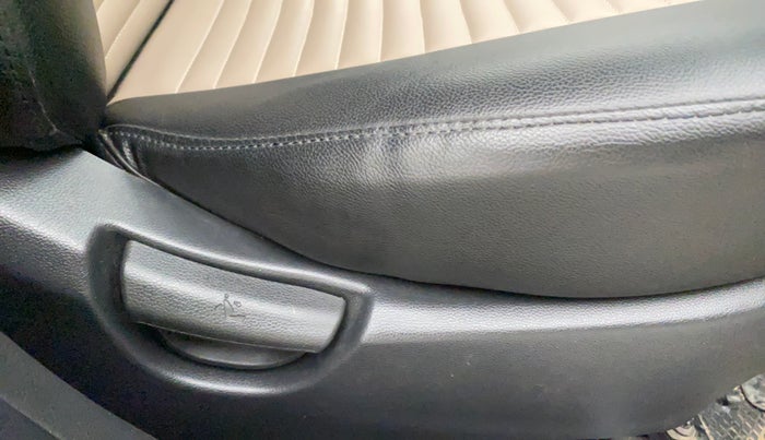 2018 Hyundai Grand i10 MAGNA 1.2 KAPPA VTVT, Petrol, Manual, 26,447 km, Driver Side Adjustment Panel