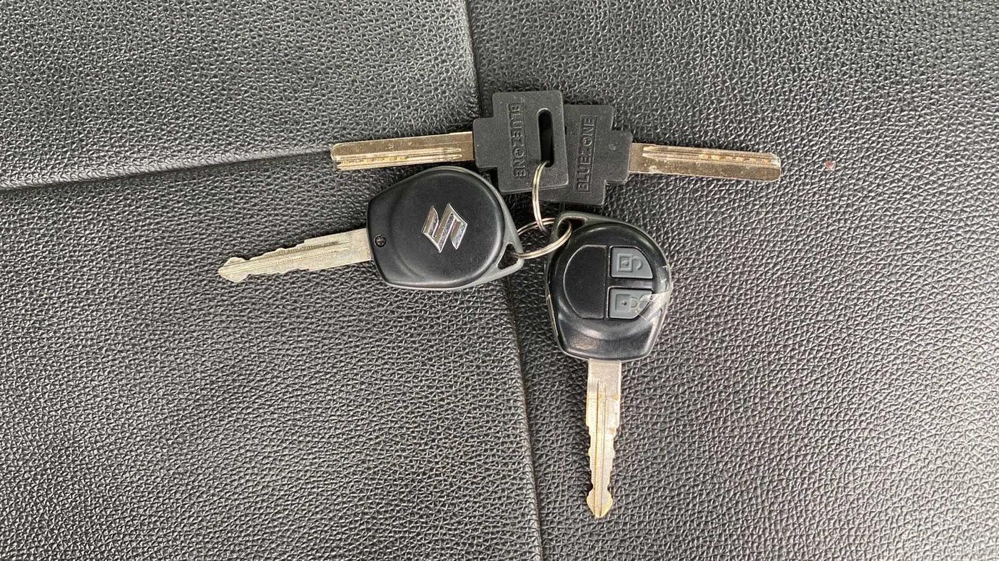 2013 Maruti Swift VXI, Petrol, Manual, 85,145 km, Key Close Up