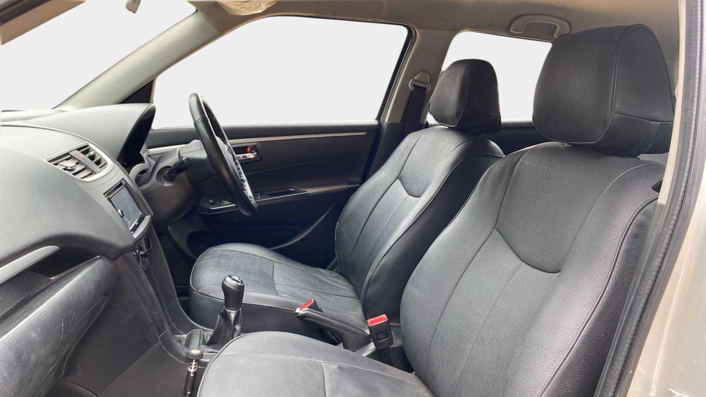 2013 Maruti Swift VXI, Petrol, Manual, 85,145 km, Right Side Front Door Cabin
