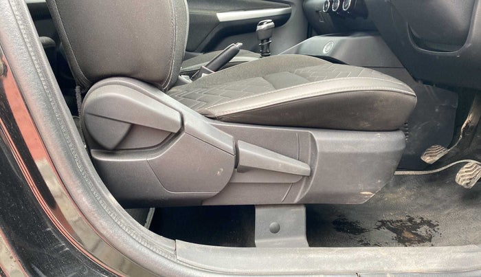 2022 Nissan MAGNITE XV PREMIUM, Petrol, Manual, 13,061 km, Driver Side Adjustment Panel
