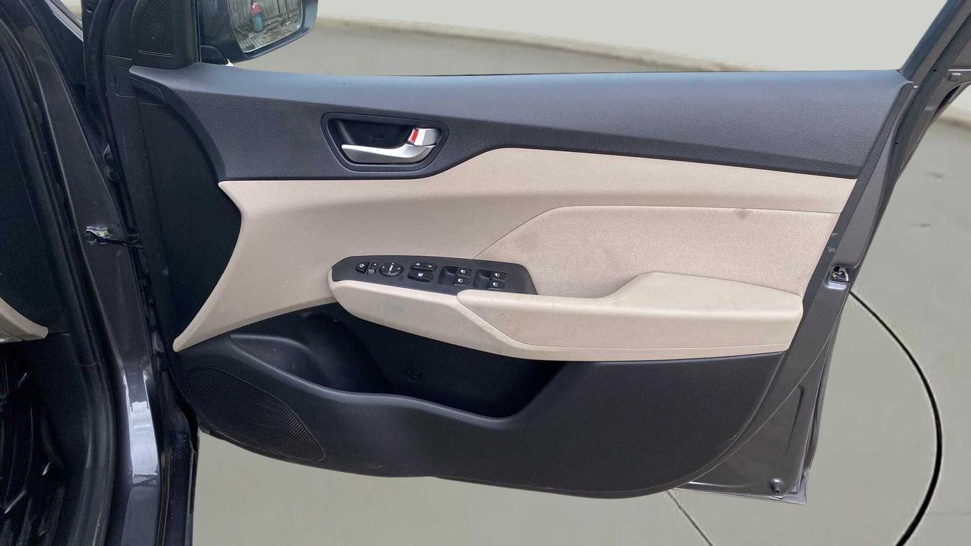 2020 Hyundai Verna SX 1.5 VTVT, Petrol, Manual, 22,489 km, Driver Side Door Panels Control