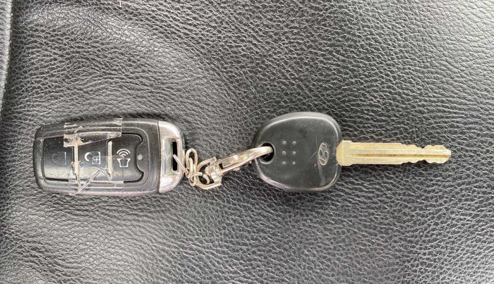 2014 Hyundai Eon ERA +, Petrol, Manual, 35,510 km, Key Close Up