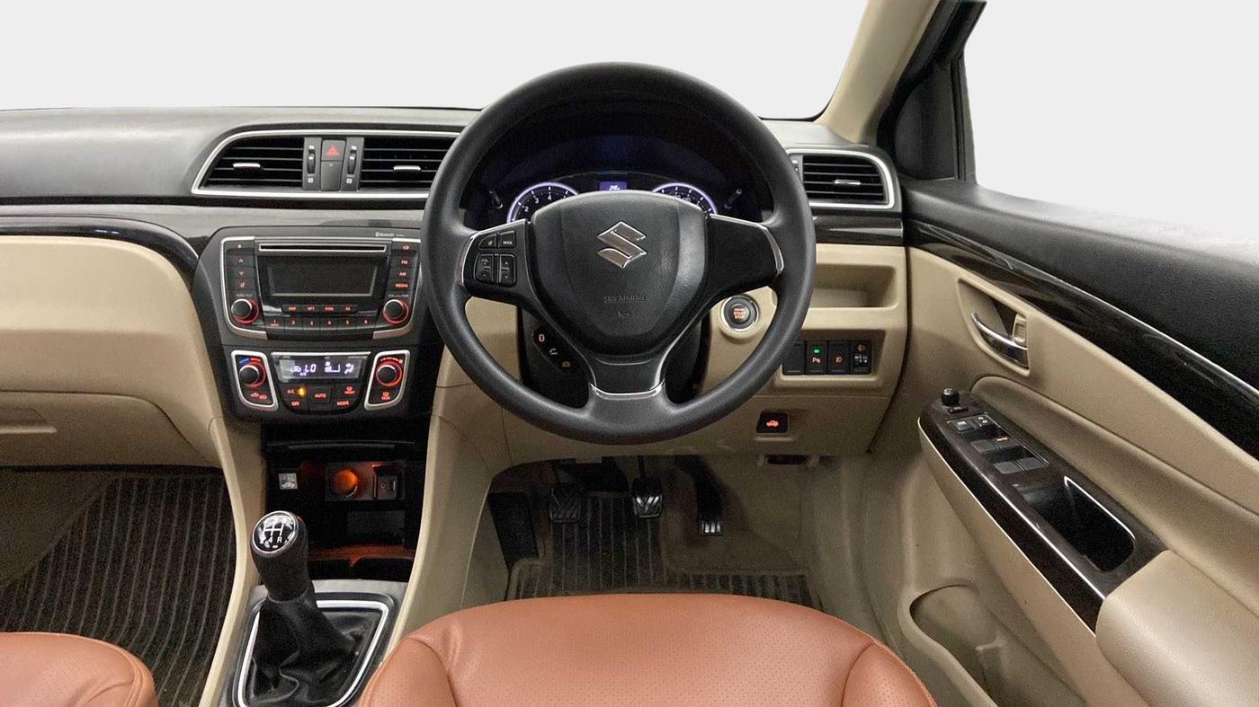 2017 Maruti Ciaz ZETA 1.4  MT PETROL, Petrol, Manual, 33,161 km, Steering Wheel Close Up