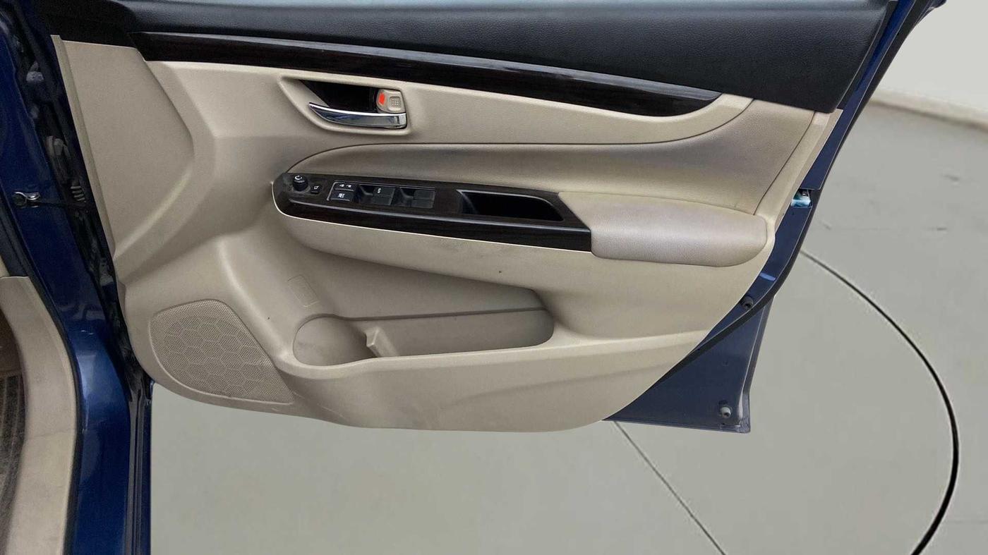 2017 Maruti Ciaz ZETA 1.4  MT PETROL, Petrol, Manual, 33,161 km, Driver Side Door Panels Control