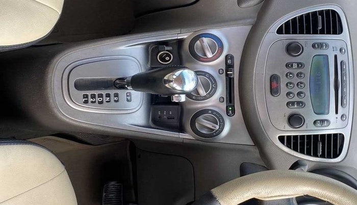 2012 Hyundai i10 SPORTZ 1.2 AT, Petrol, Automatic, 83,192 km, Gear Lever