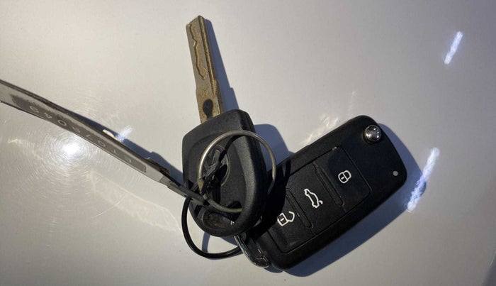 2014 Volkswagen Polo COMFORTLINE 1.2L, Petrol, Manual, 45,517 km, Key Close Up