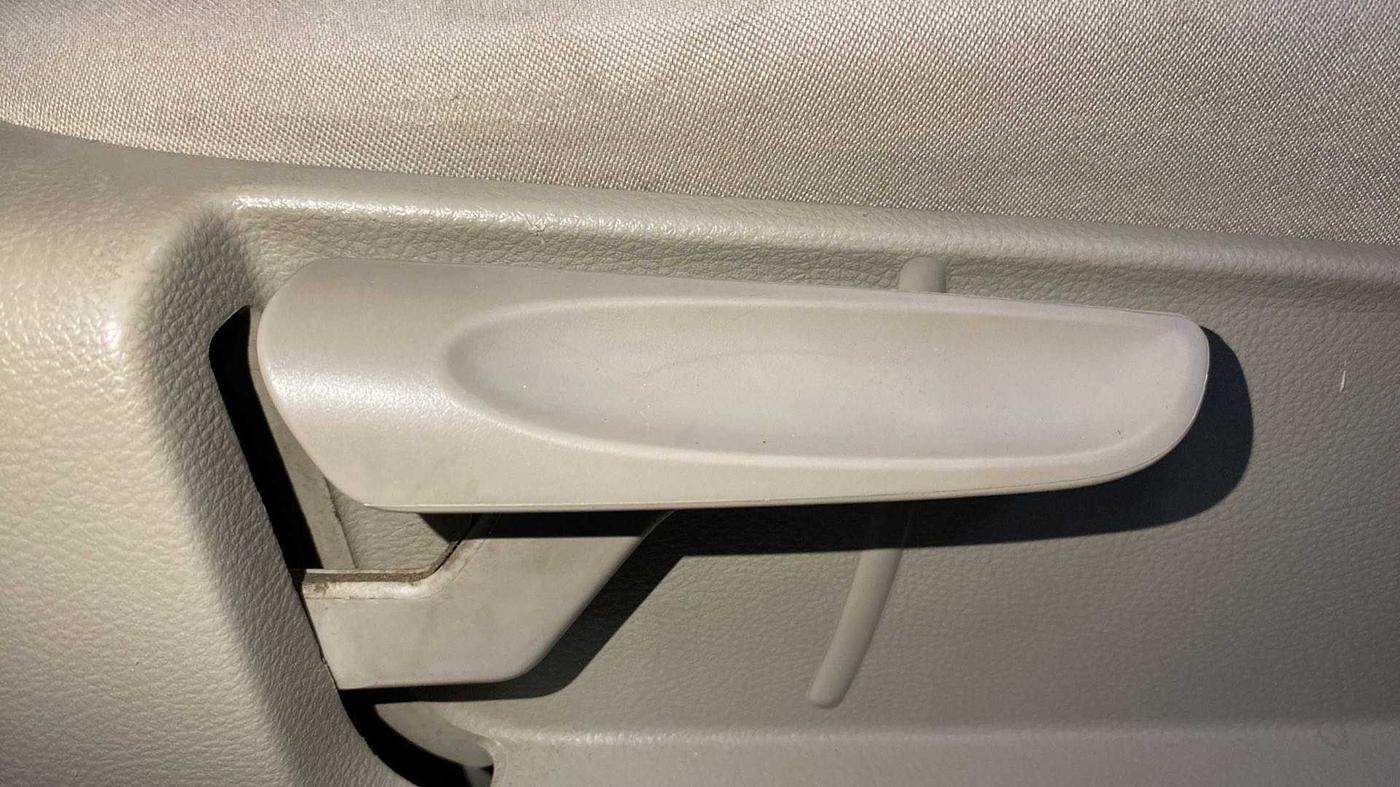 2014 Volkswagen Polo COMFORTLINE 1.2L, Petrol, Manual, 45,517 km, Driver Side Adjustment Panel