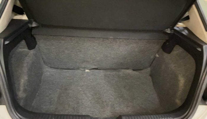 2014 Volkswagen Polo COMFORTLINE 1.2L, Petrol, Manual, 45,517 km, Boot Inside