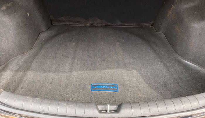 2019 Hyundai Verna 1.6 VTVT SX + AT, Petrol, Automatic, 37,380 km, Boot Inside