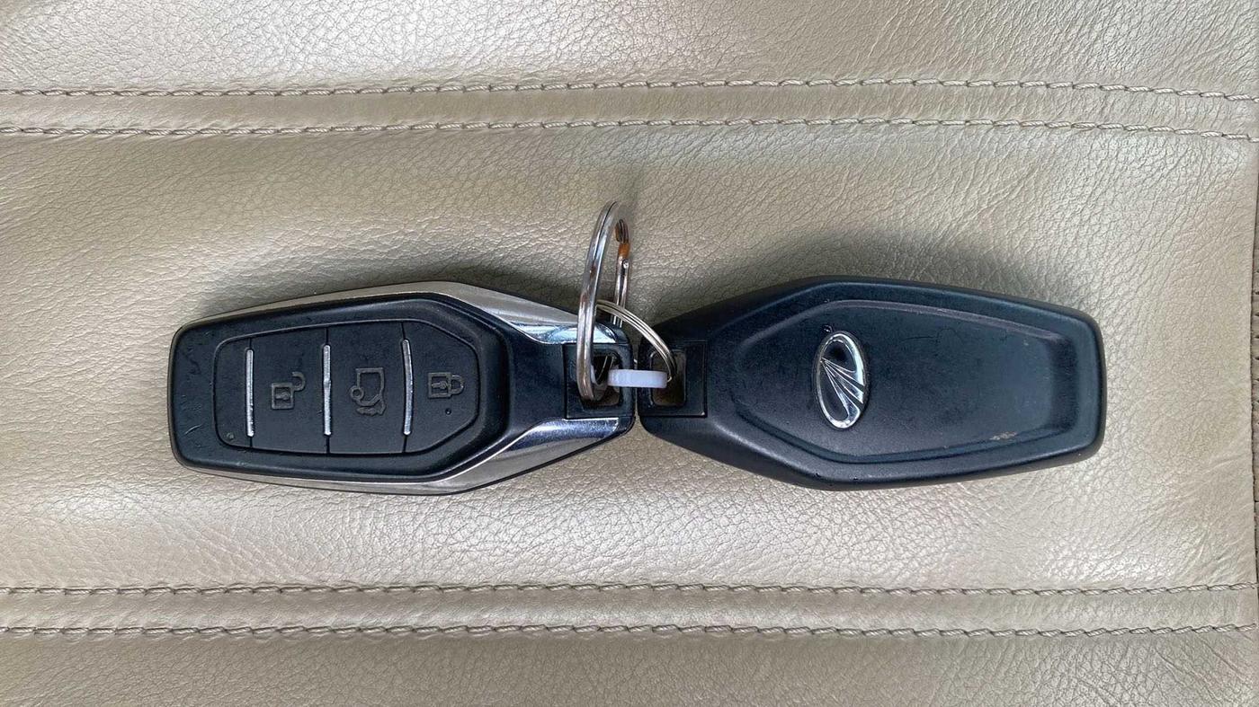 2015 Mahindra XUV500 W10, Diesel, Manual, 62,501 km, Key Close Up