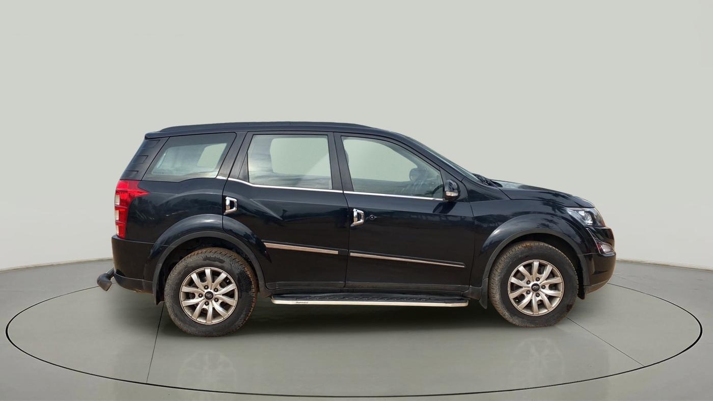 2015 Mahindra XUV500 W10, Diesel, Manual, 62,501 km, Right Side View